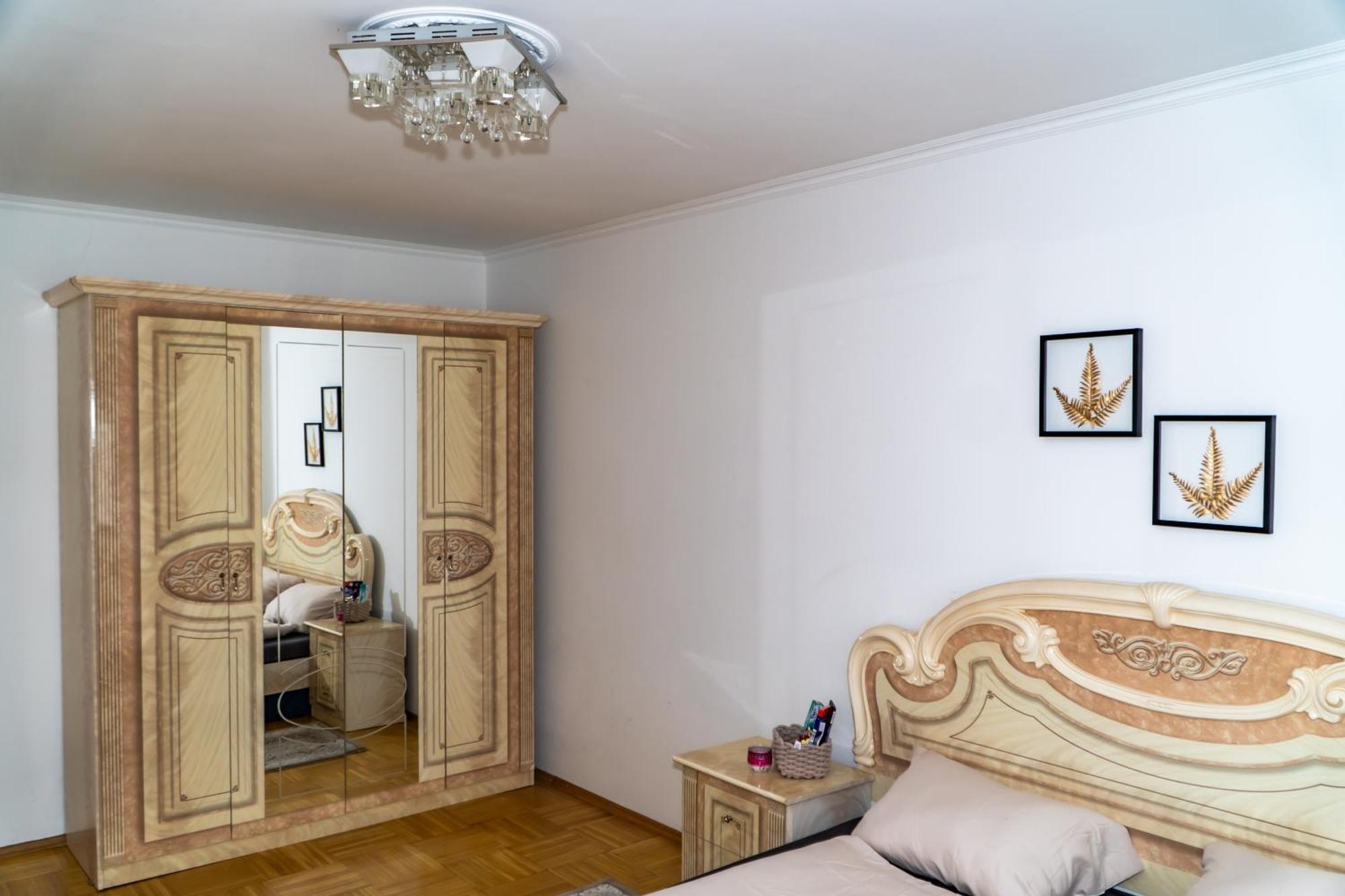 Spacious 5 Minutes To Wiener Stadthalle Apartament